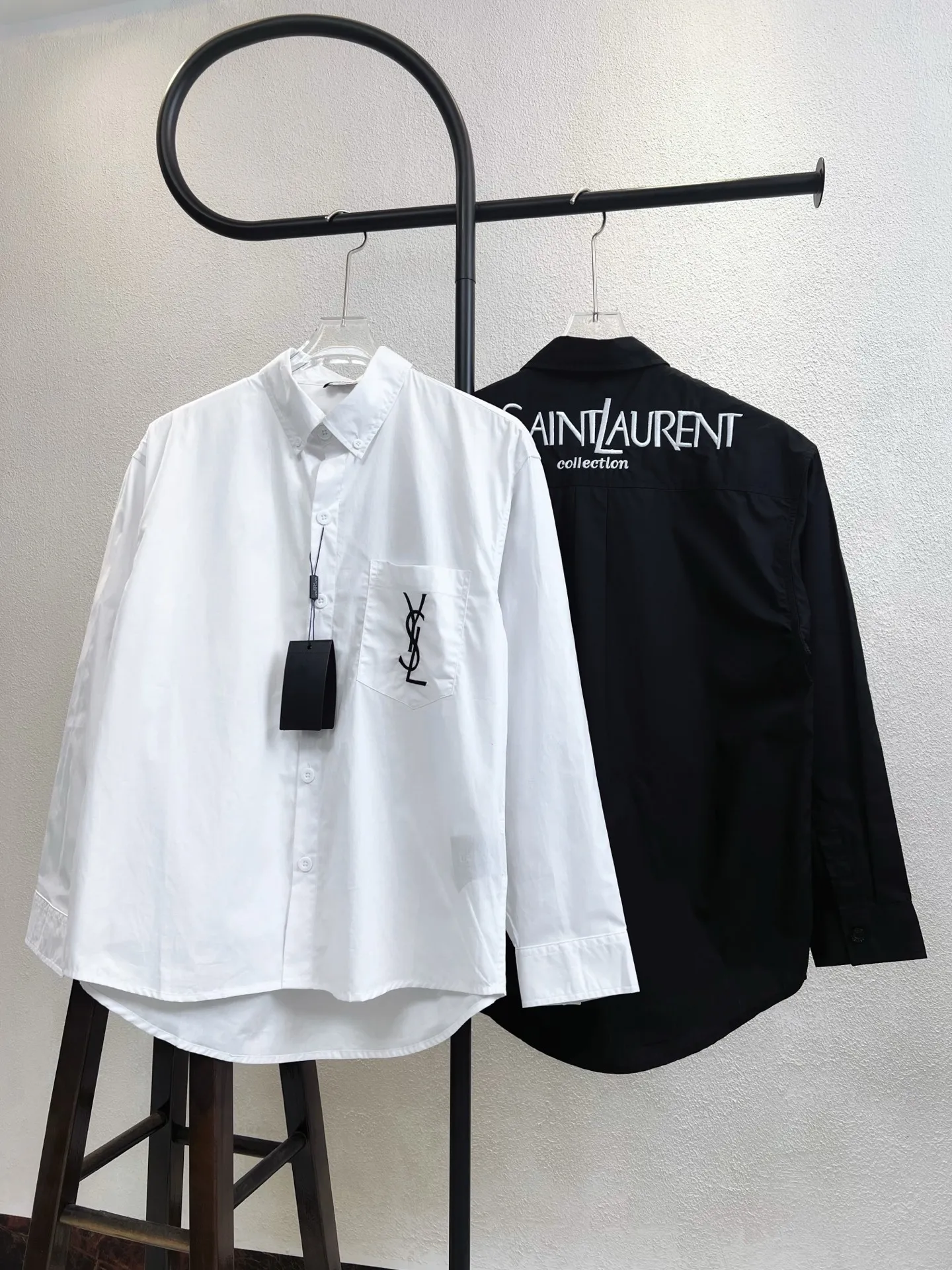💰230 Model number The upper body is soft and comfortable, extremely delicate, and feels solid, smooth and soft. It has the characteristics of non-wrinkling fabric and an invincible feel. Perfect details. Size: S-XL